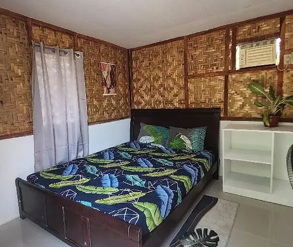Nipaville Camphouse * Moalboal