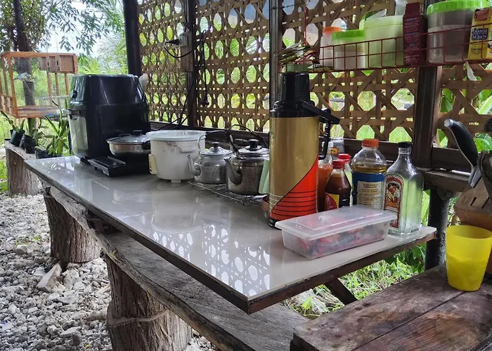 Nipaville Camphouse Moalboal