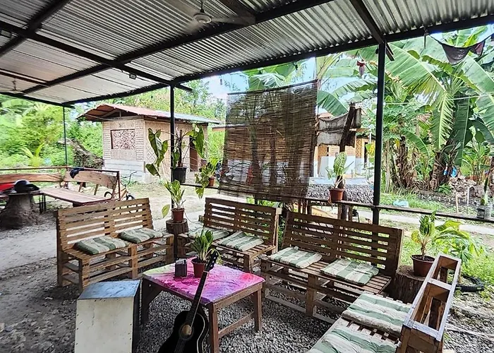 Hostel Nipaville Camphouse